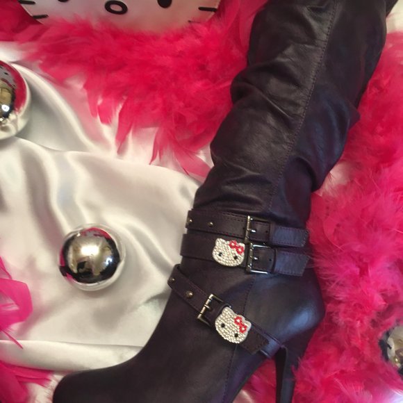 AMAZING grape purple y2k iconic scrunch boots with hello kitty crystal details! - Picture 3 of 14
